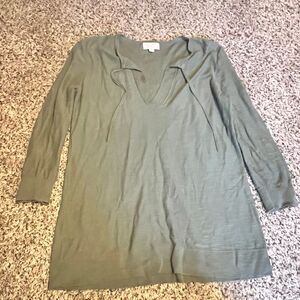 LOFT Olive Green V-Neck Long Sleeve Tunic Sweater Petite M‎